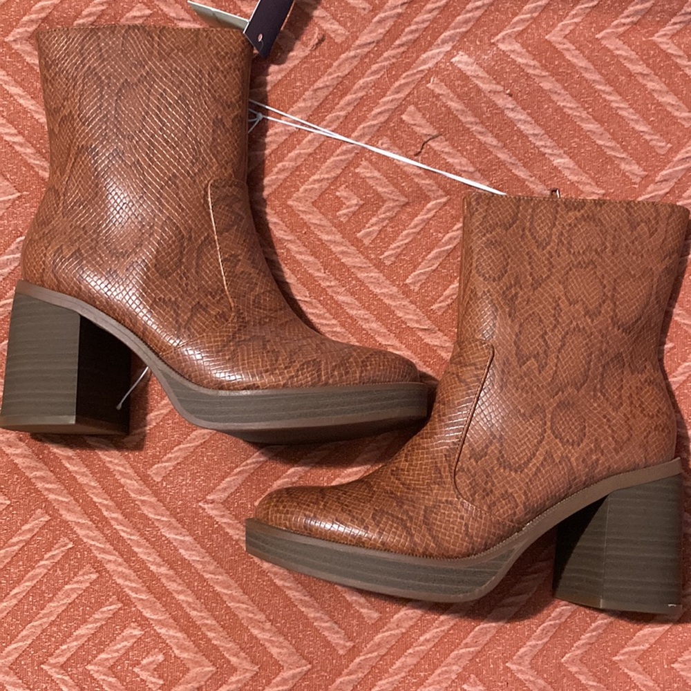 Universal Thread Boots - Picture 6 of 8